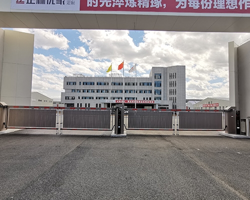 方林装饰产业园正门口